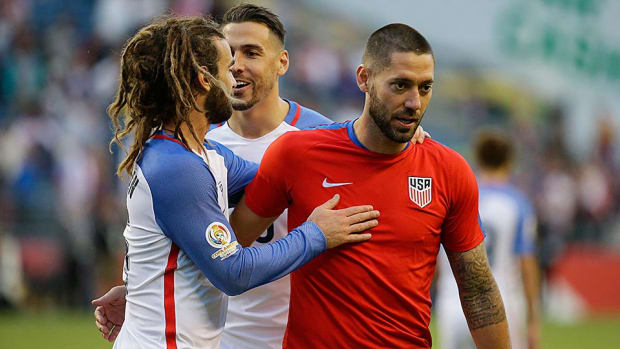dempsey-usmnt-argentina-walkup-960.jpg